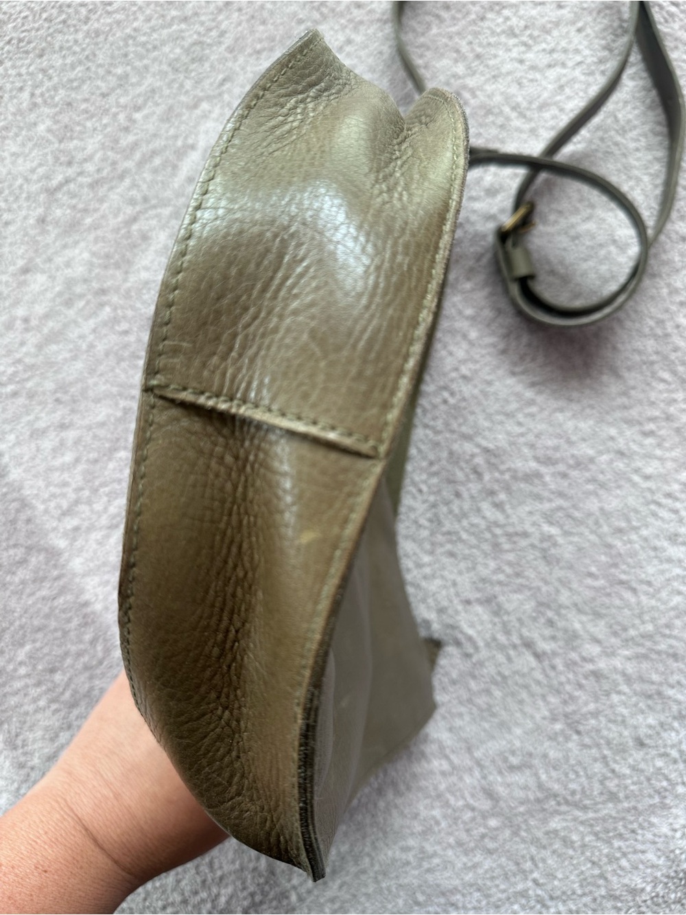 Madewell Classic Olive Leather Crossbody Bag with Removable Stripe Strap - Picture 4 of 12